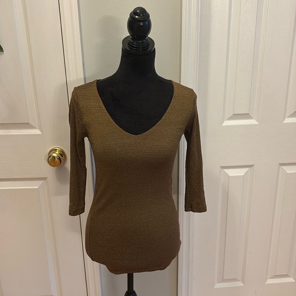 NWOT Michael Stars Gold Shimmer V Neck 3/4 Sleeve Tee- OS